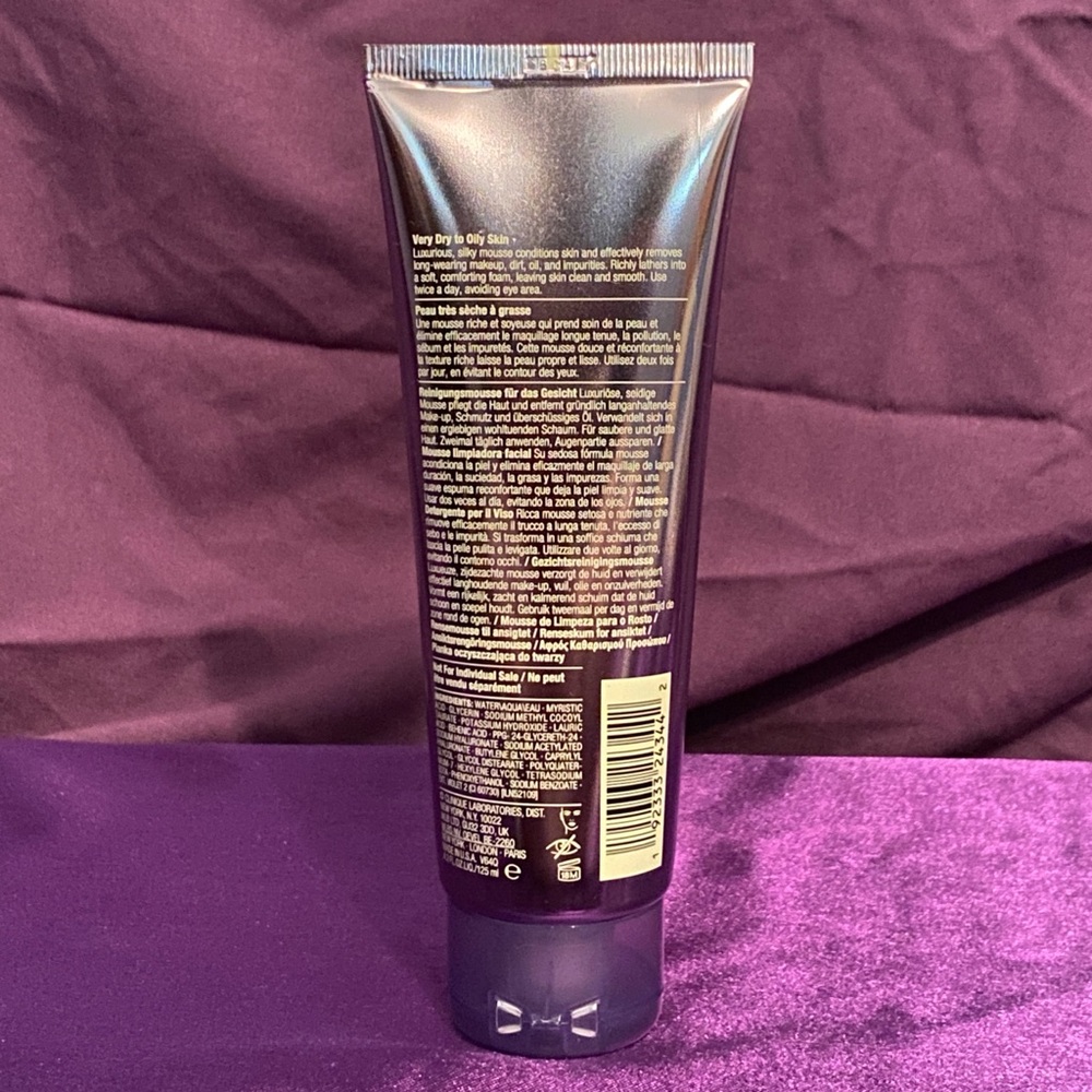 NEW Clinique Skincare Set with Hexagonal Pouch - Picture 3 of 7